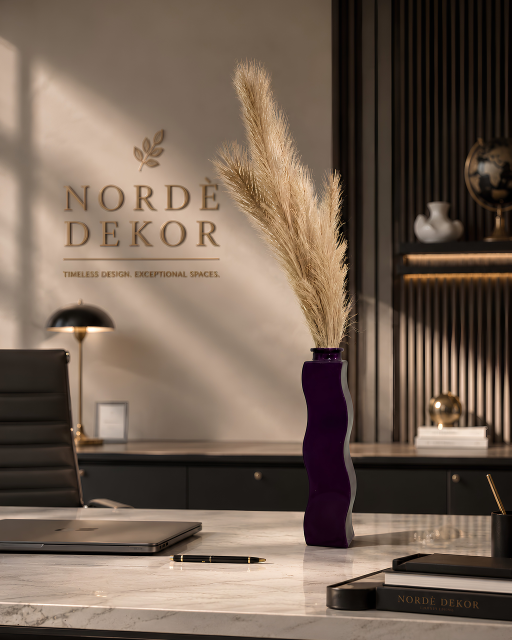 Noir Wave Vase
